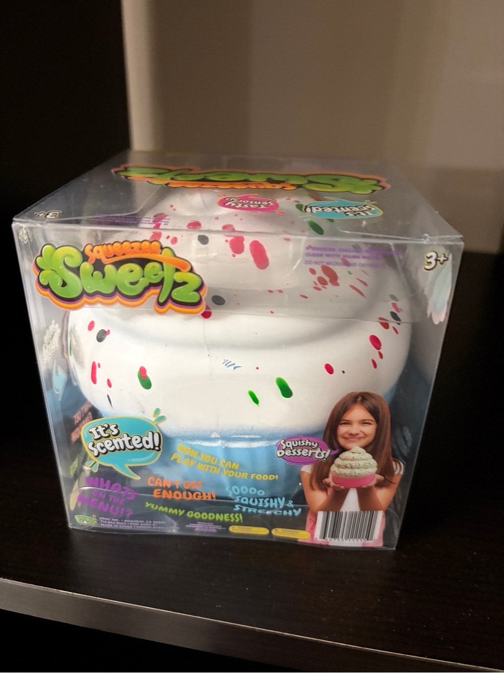 🔥🩵Viral Squeezee Sweetz Scented Cupcake Squishy -  Blue & White w/Sprinkles